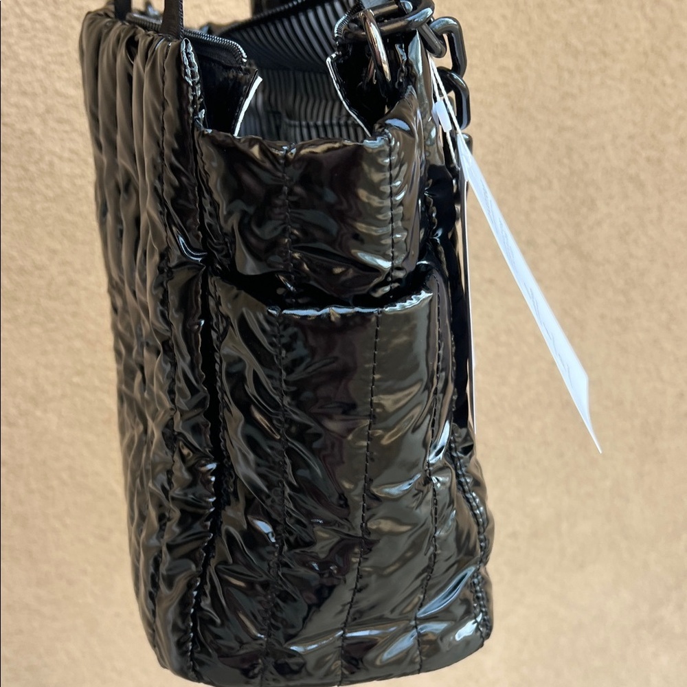 Ah-dorned | Classic Black Metallic Tote Bag w/ Crossbody Strap & Bag Charm Chain - Picture 11 of 17